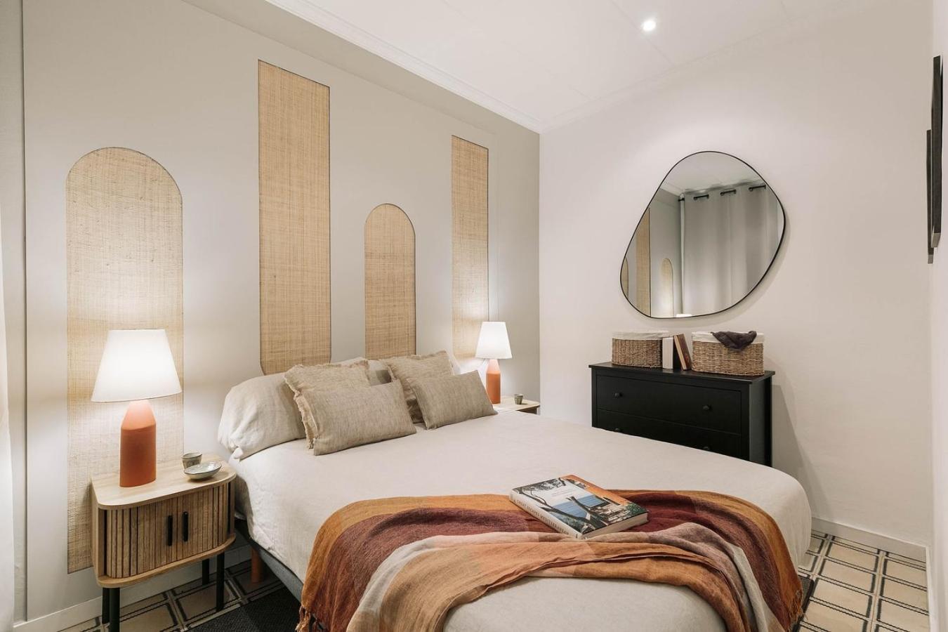 Appartamento Veduto - 2 Bedrooms In Eixample Esquerra Barcellona